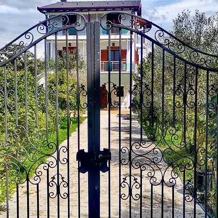 Quarto em Acomodações Particulares Elisabeth, Gjiri I Lalzit, Plazhi San Pietro Durrës